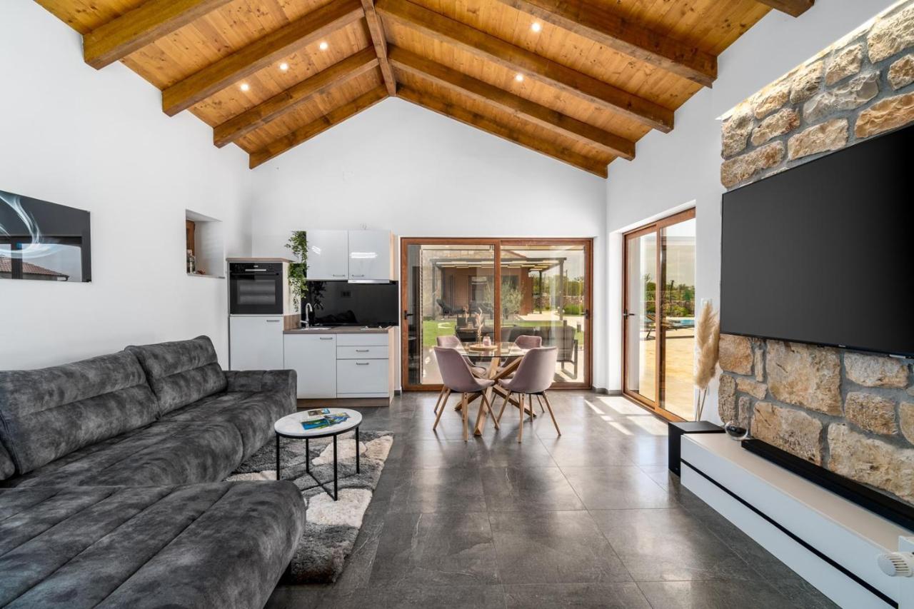 New! Promina Luxury Villa With 72Sqm Heated Pool, Jacuzzi, Infrared Sauna, Tennis Court, Media Room Bogatić Exterior foto