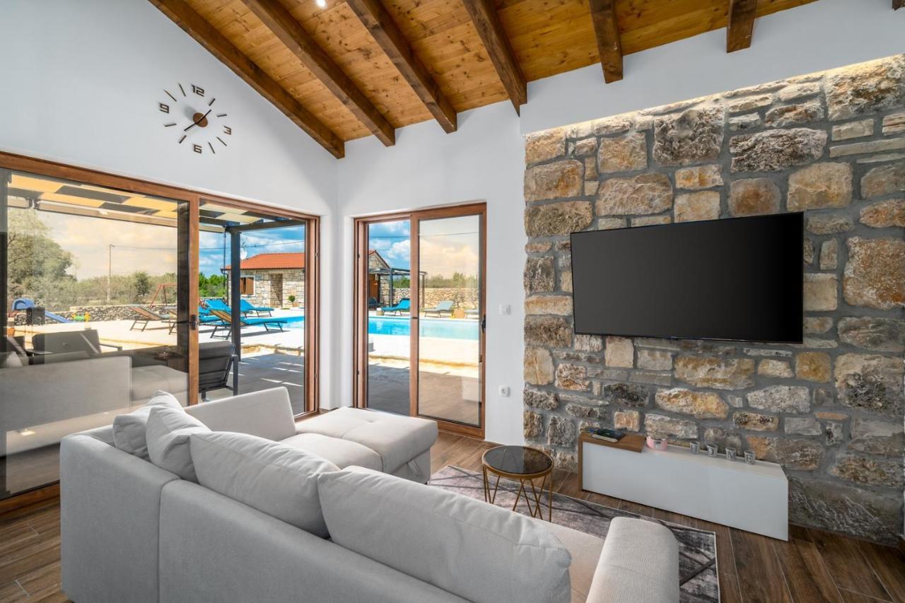 New! Promina Luxury Villa With 72Sqm Heated Pool, Jacuzzi, Infrared Sauna, Tennis Court, Media Room Bogatić Exterior foto